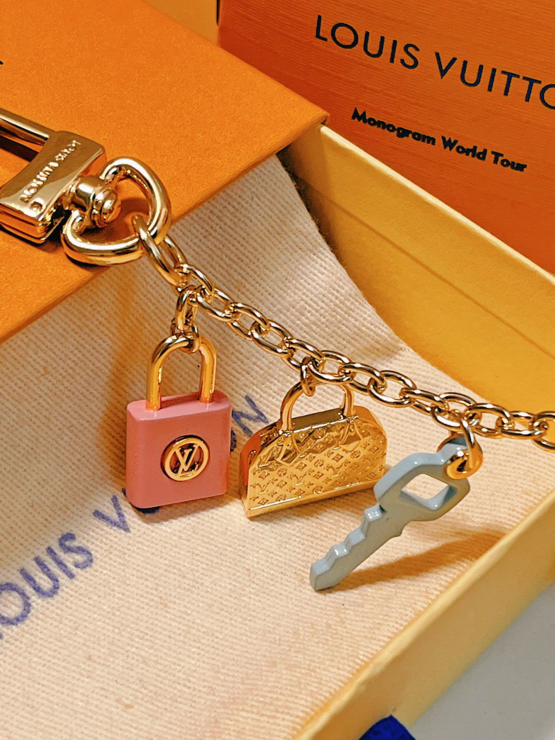 LVK104 Luxury designer Chromatic Keychain M01372 - ccjewelryacc