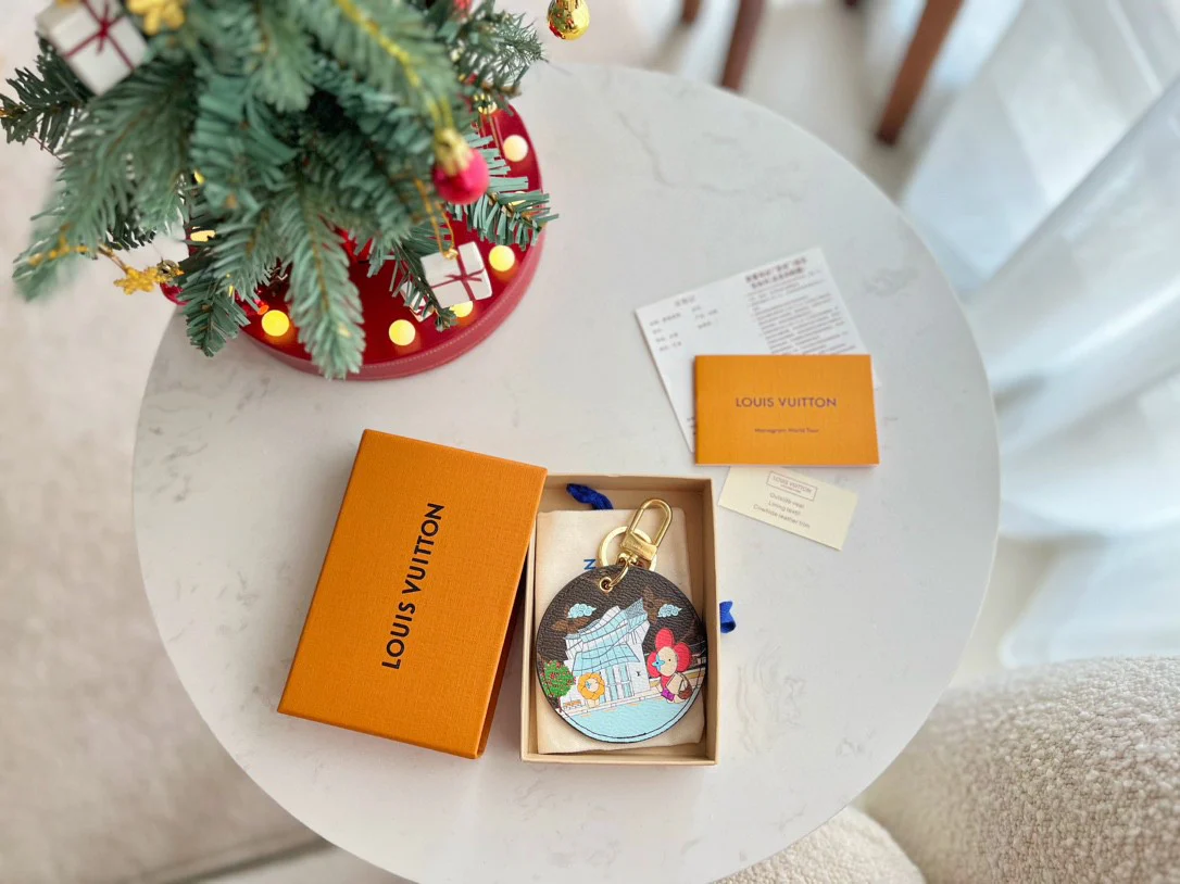 Luxury designer Keychain LVK011 - ccjewelryacc