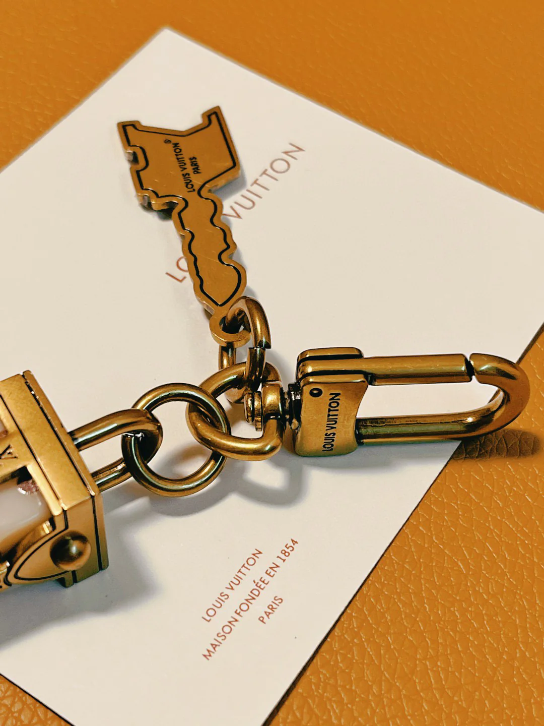 LVK105 Luxury designer Chromatic Keychain M01750 - ccjewelryacc