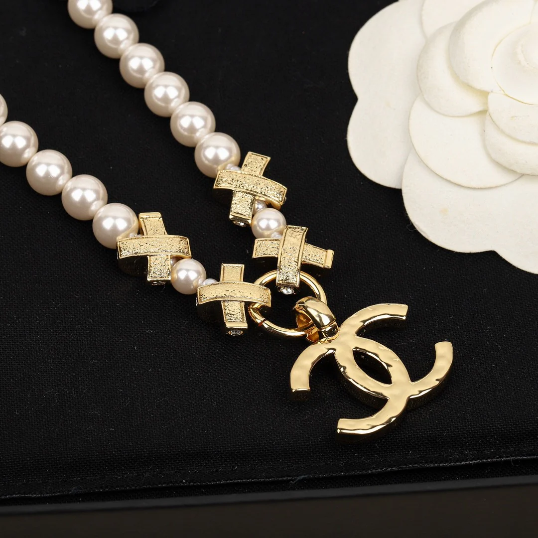 CCN287 Pearl chain with CC Logo pendant necklace - ccjewelryacc