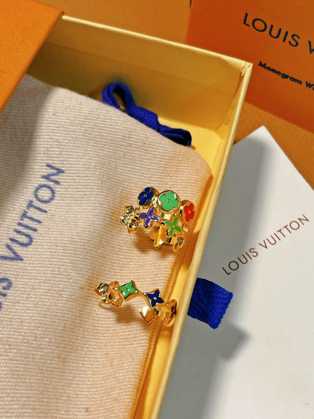 LVE038 M01039 MNG Party Earring in metal and enamel - ccjewelryacc