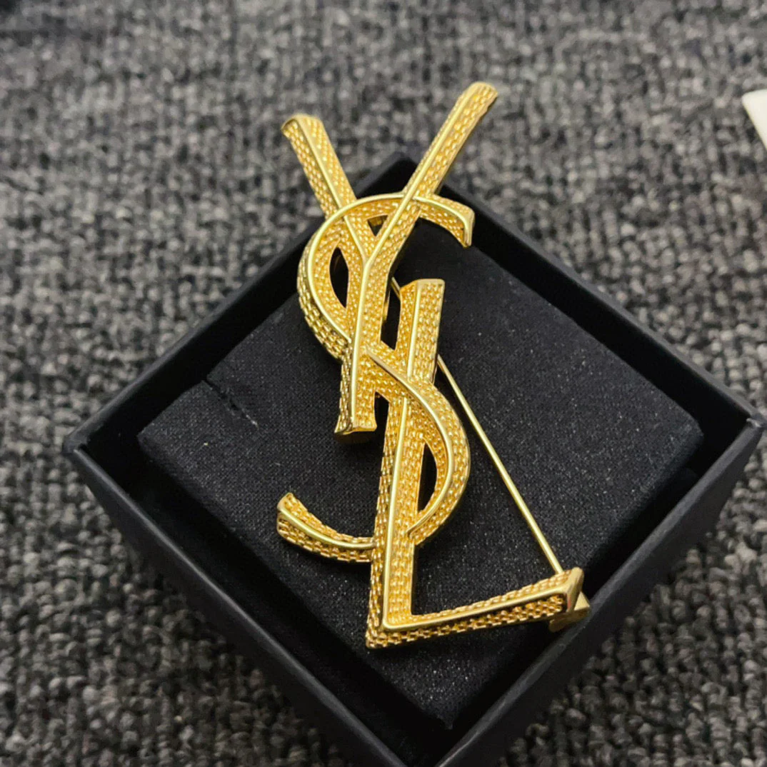 BYB034 Textured Y Logo Letter Brooch Gold - ccjewelryacc