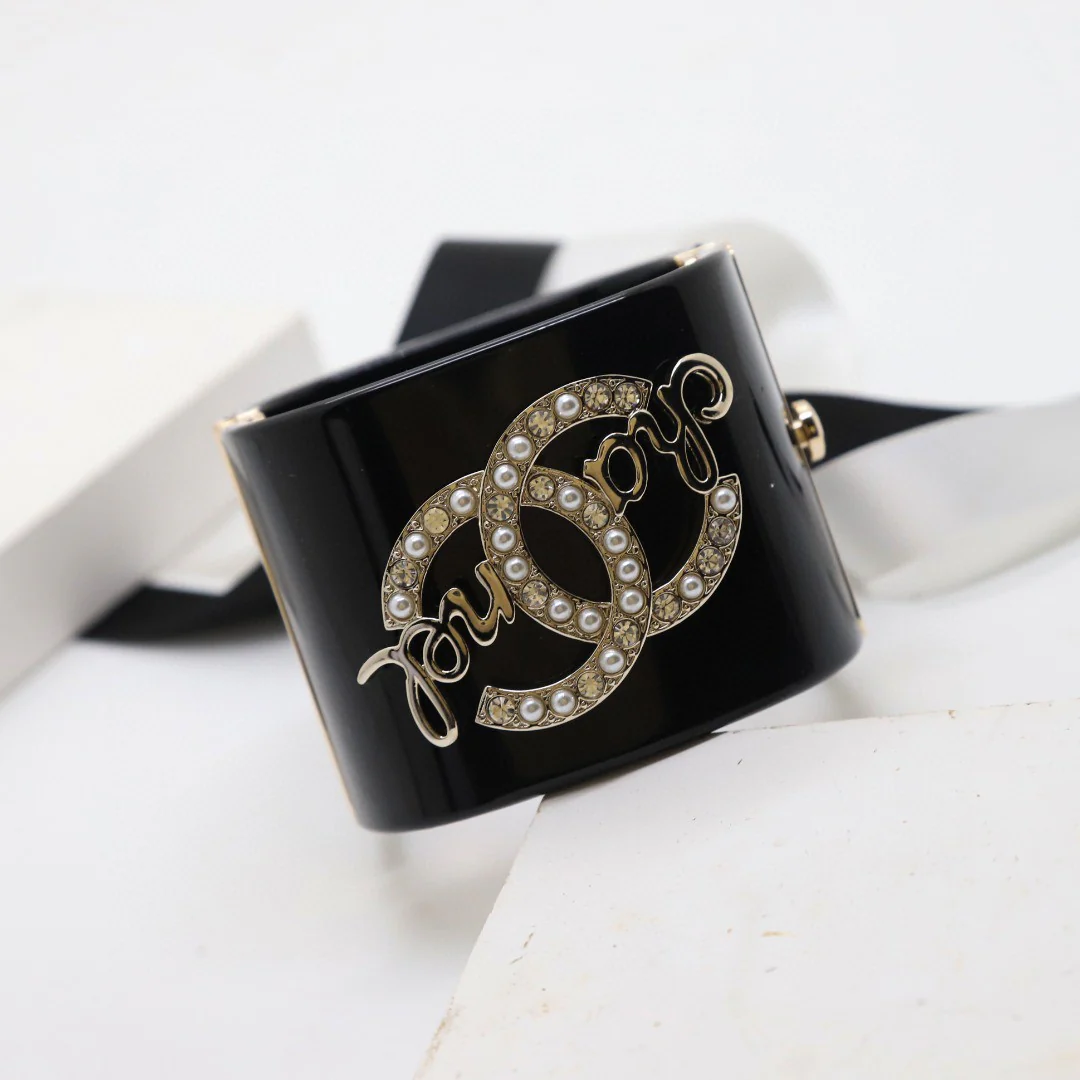 CCS072 Chanel Large acrylic bracelet - ccjewelryacc