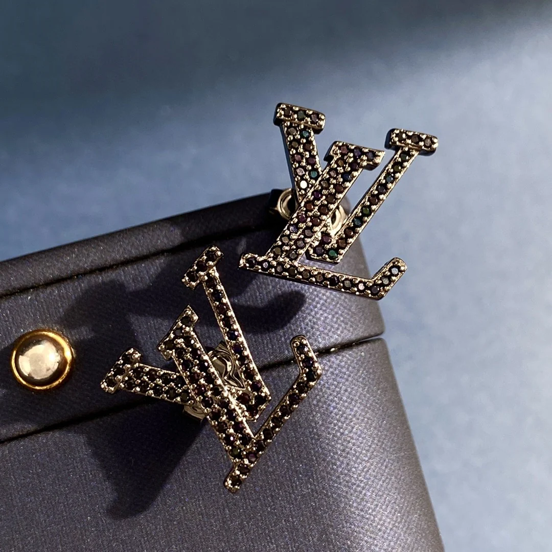 LVE004 Louis Metal Crystal VL Iconic Earrings Black - ccjewelryacc