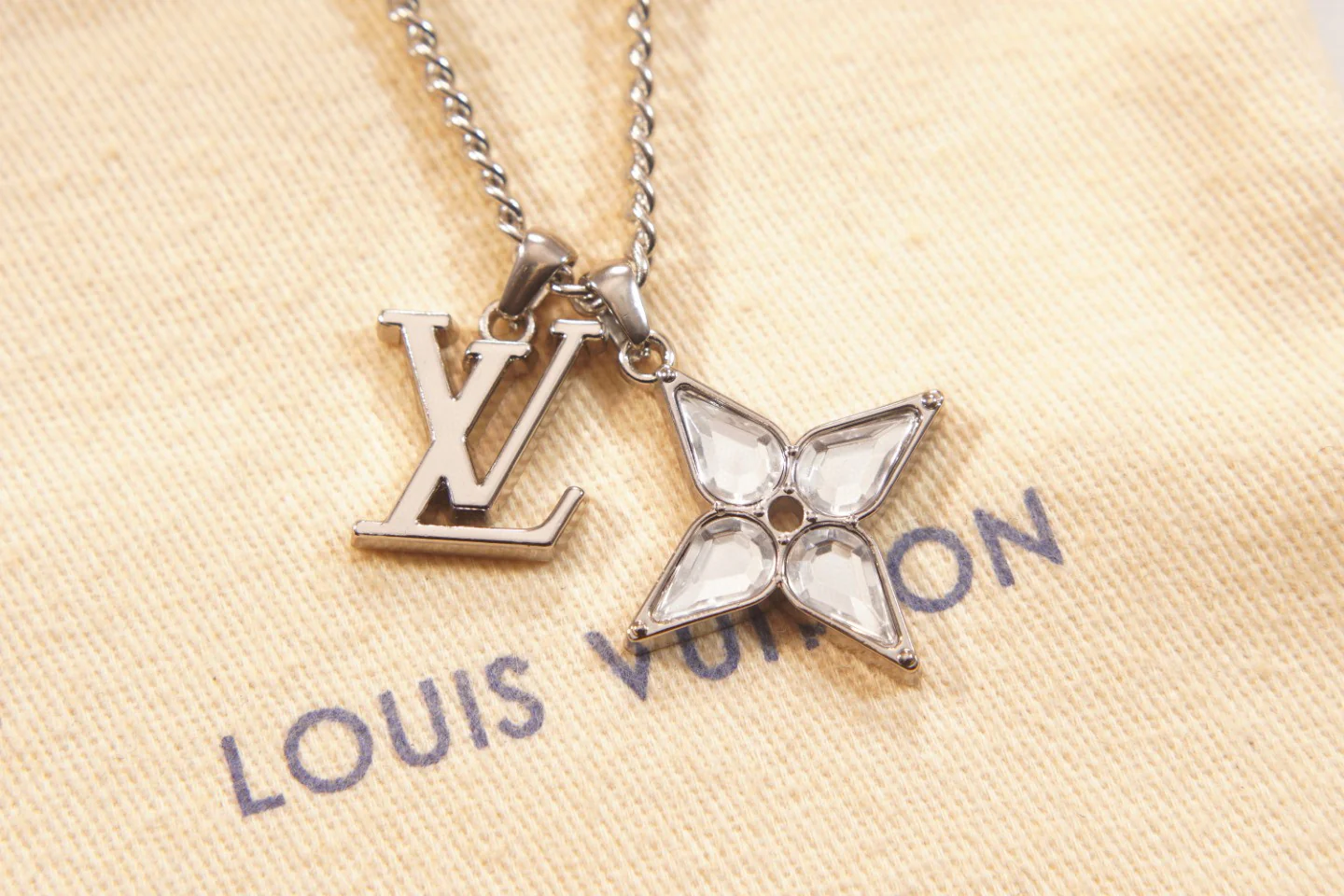LVN056 LOUIS Flower Cut Necklace - ccjewelryacc