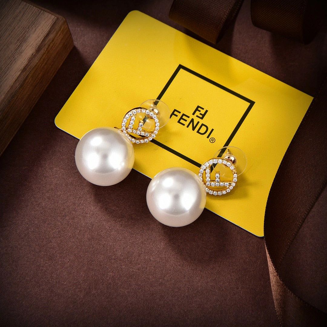 FDE008 Fendi drop pearl F Is Earrings in metal and crystal - ccjewelryacc