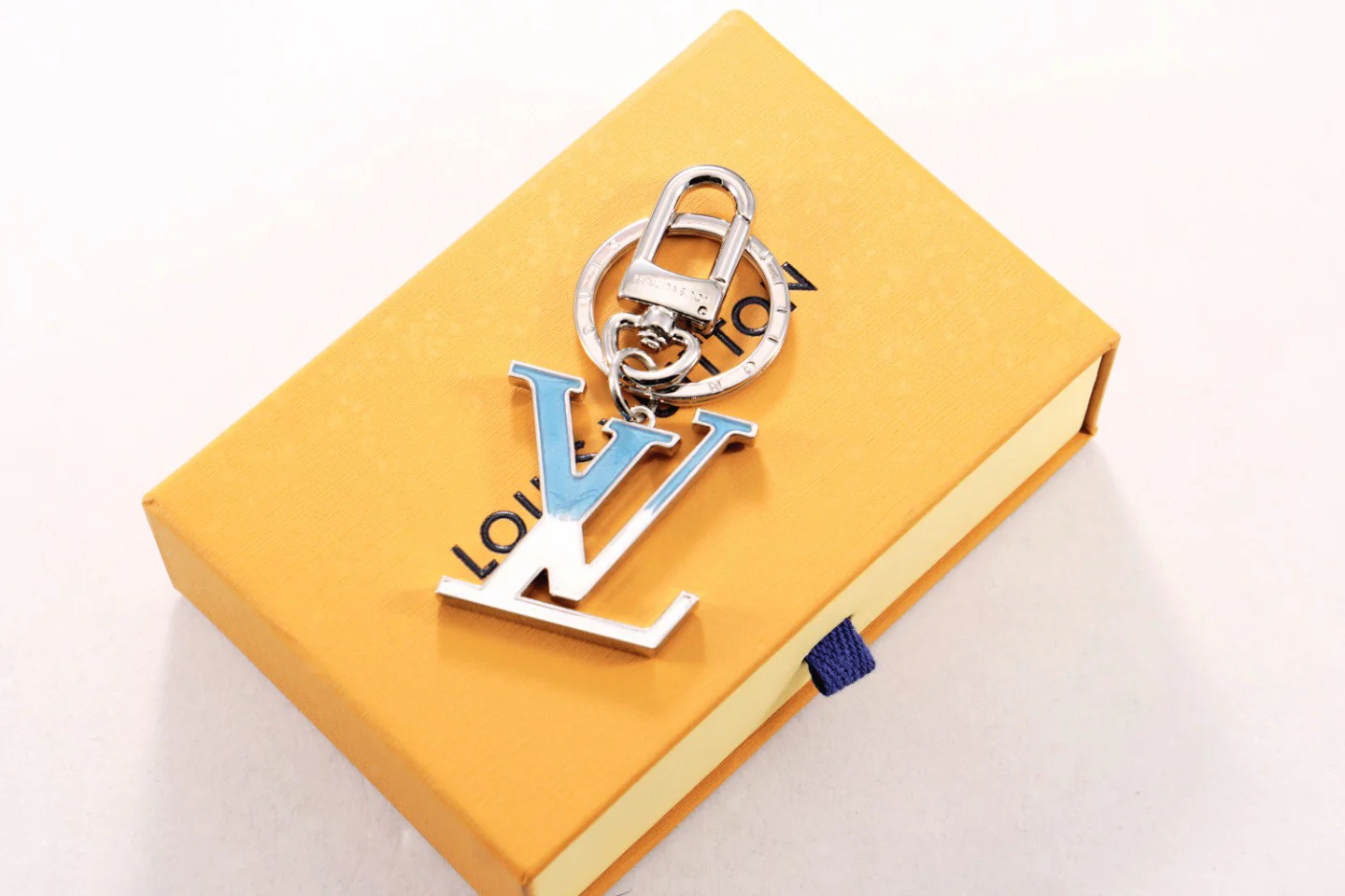 LVK072 Luxury designer Chromatic Keychain MP2819 - ccjewelryacc