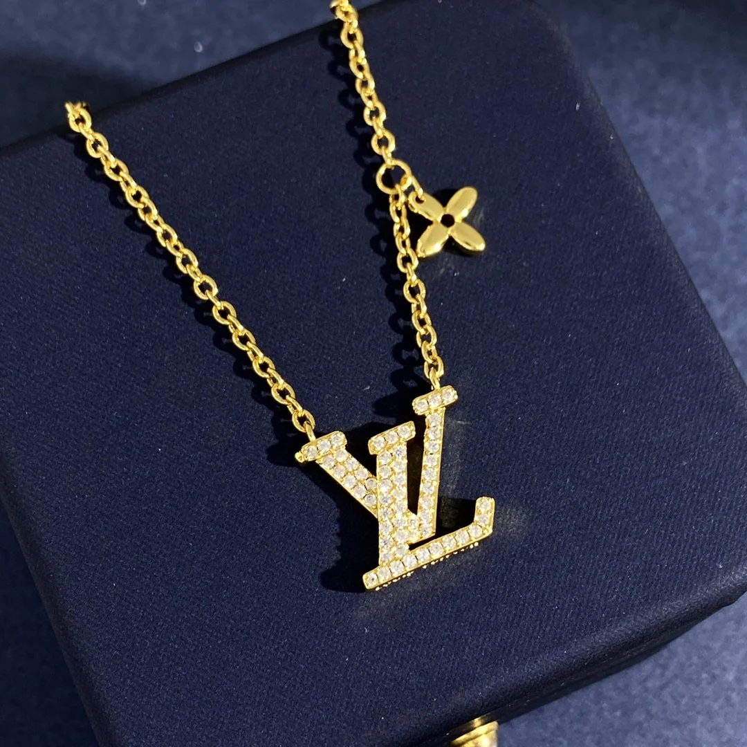 LVN033 Crystal VL iconic pendant necklace - ccjewelryacc