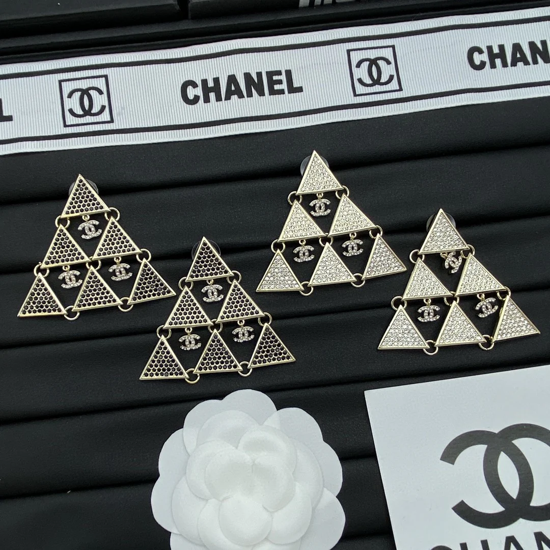 CCE634 Full crystal triangle cc Earring For Women - ccjewelryacc