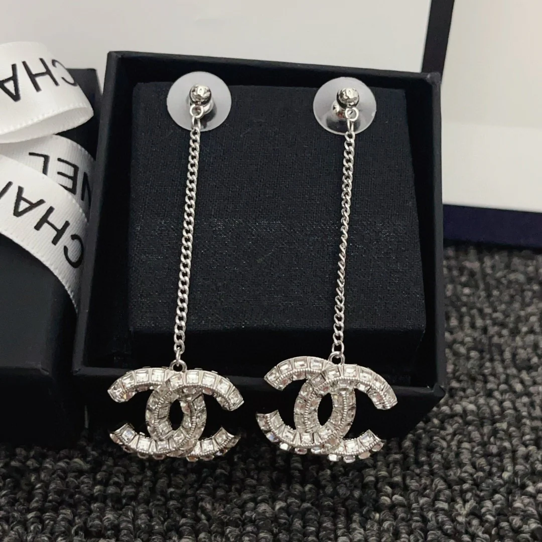 CCE156 Crystal sparkling CC Logo earrings - ccjewelryacc