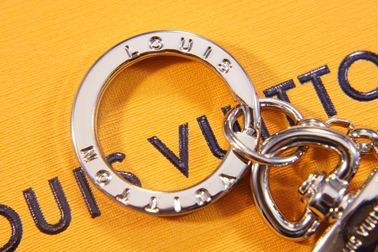 Luxury designer Chromatic Keychain LVK059 - ccjewelryacc