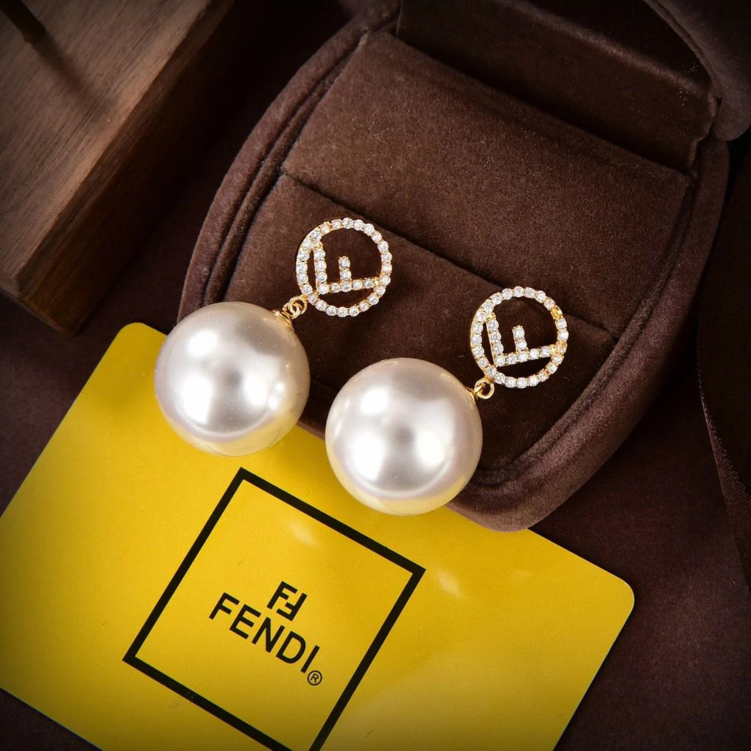 FDE008 Fendi drop pearl F Is Earrings in metal and crystal - ccjewelryacc