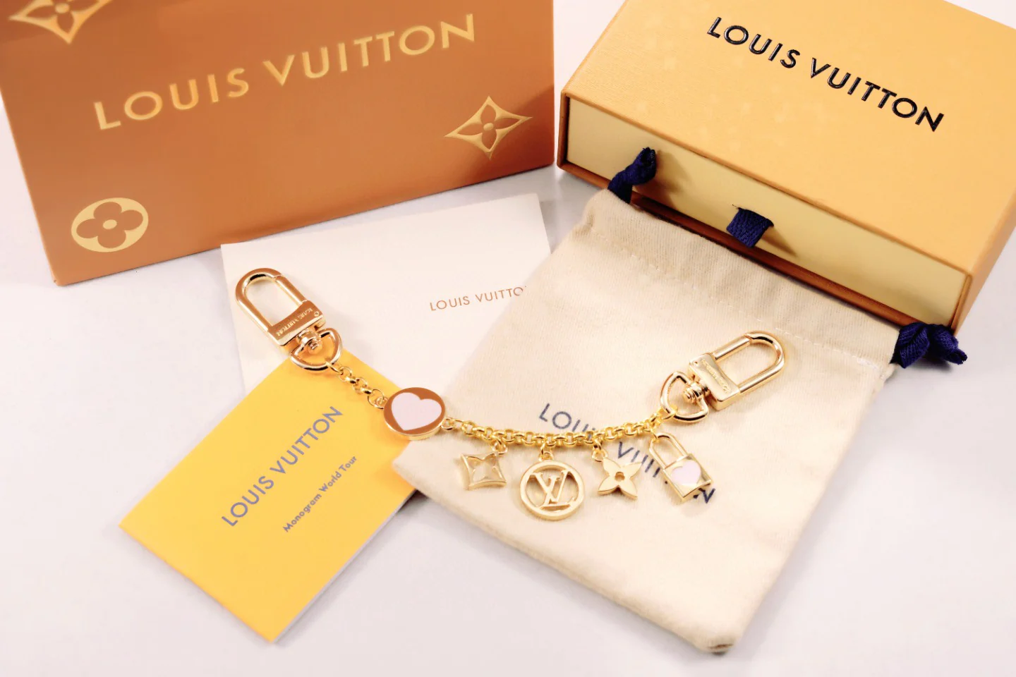 LVK074 Luxury designer Chromatic Keychain M01421 - ccjewelryacc