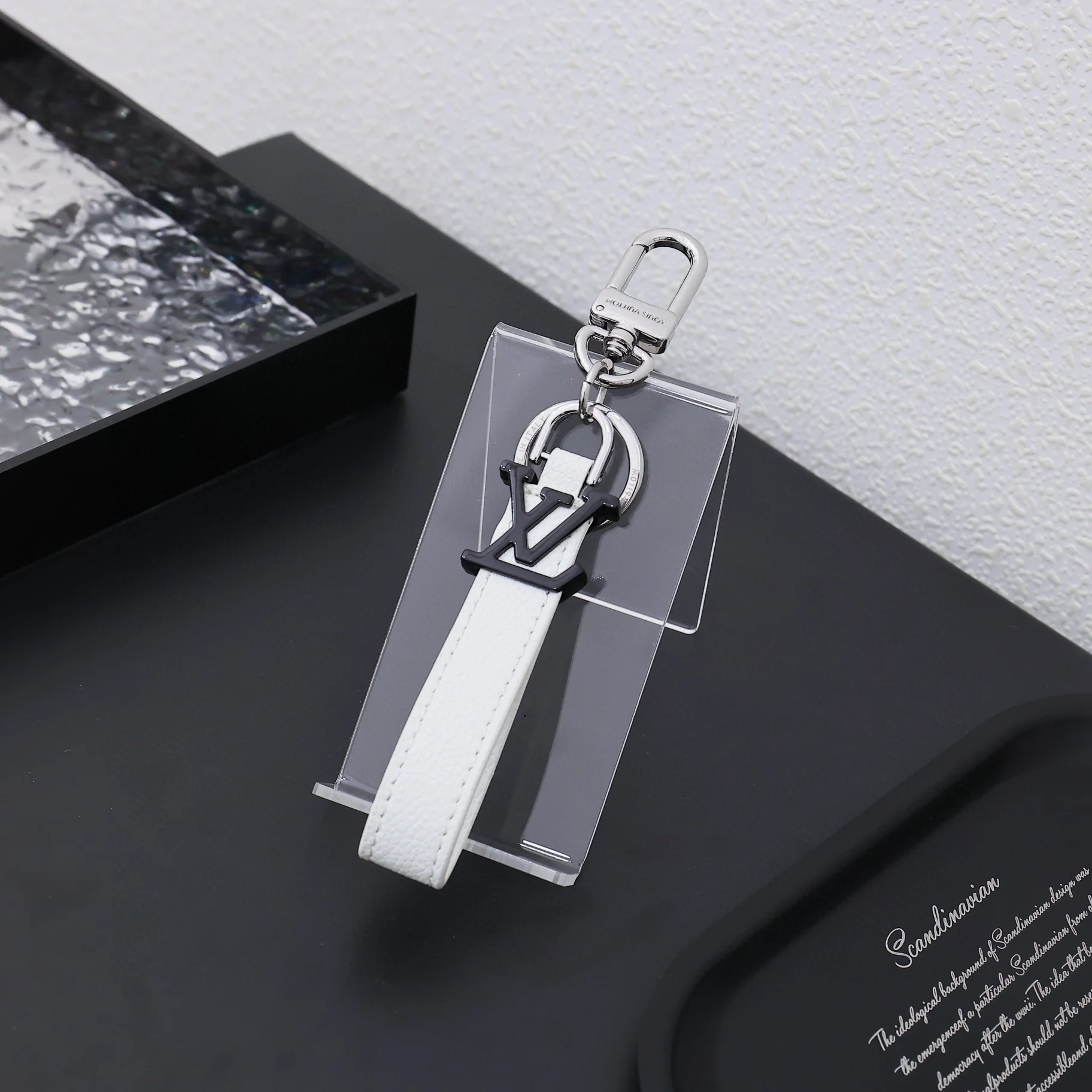 Luxury designer Keychain LVK053 - ccjewelryacc