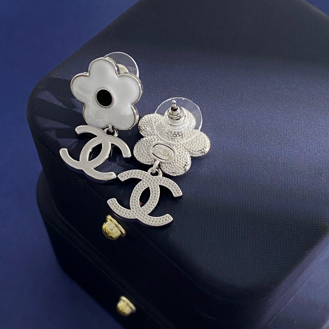CCE711 Metal Flower and cc drop earrings - ccjewelryacc