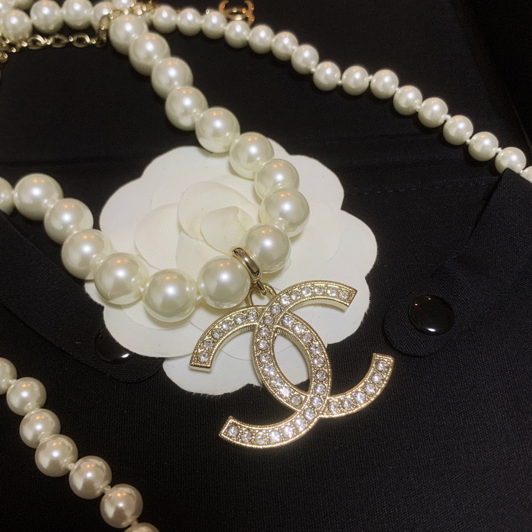 CCN358 CC Pearl Necklace With Airpods Holder - ccjewelryacc