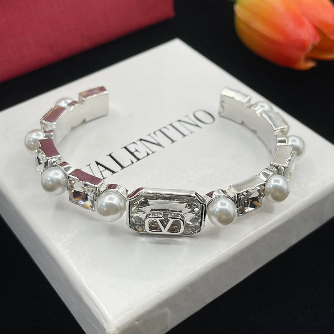 VTS015 Valentino Garavani Vlogo Crystal & Imitation Pearl Bangle Bracelet In Gold - ccjewelryacc