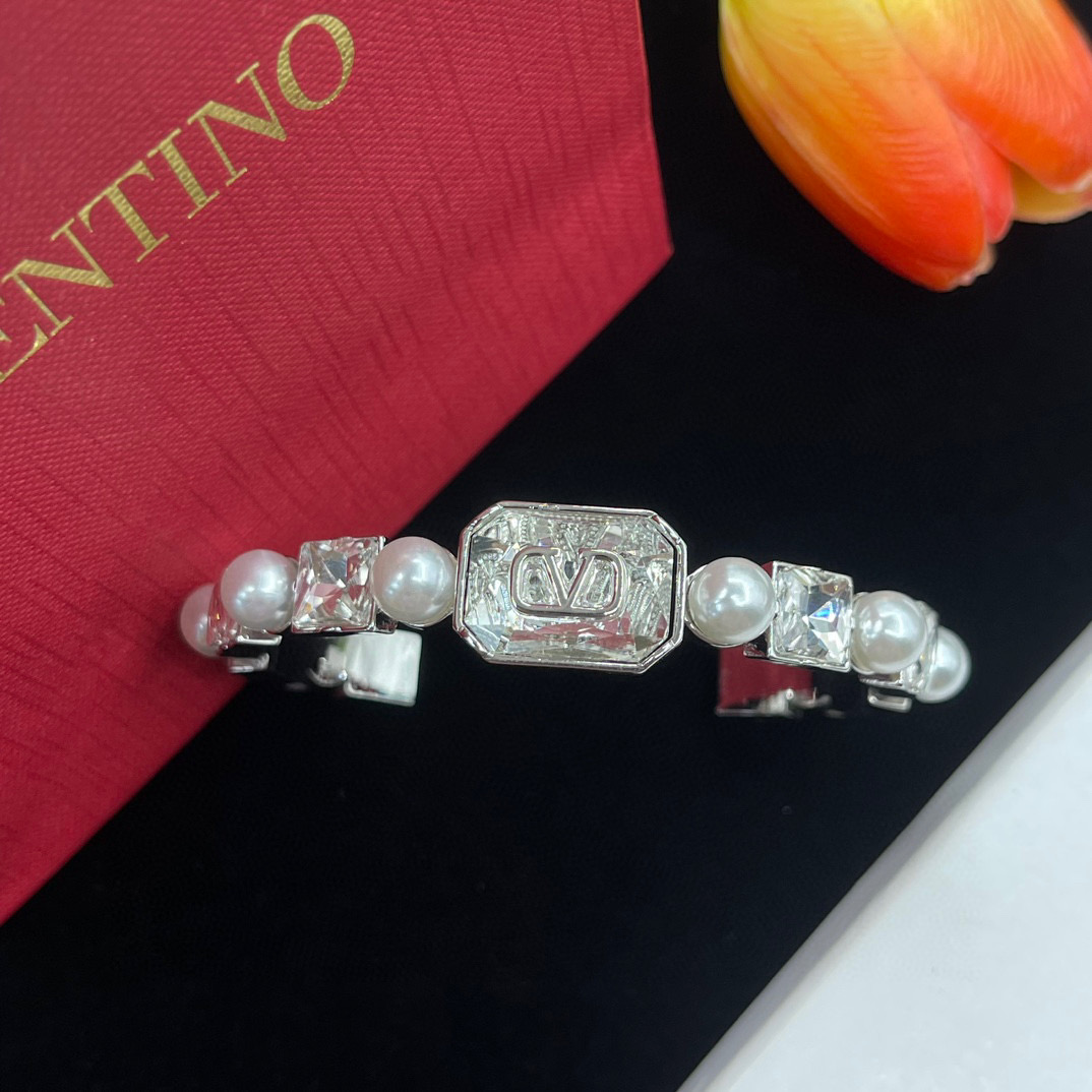 VTS015 Valentino Garavani Vlogo Crystal & Imitation Pearl Bangle Bracelet In Gold - ccjewelryacc