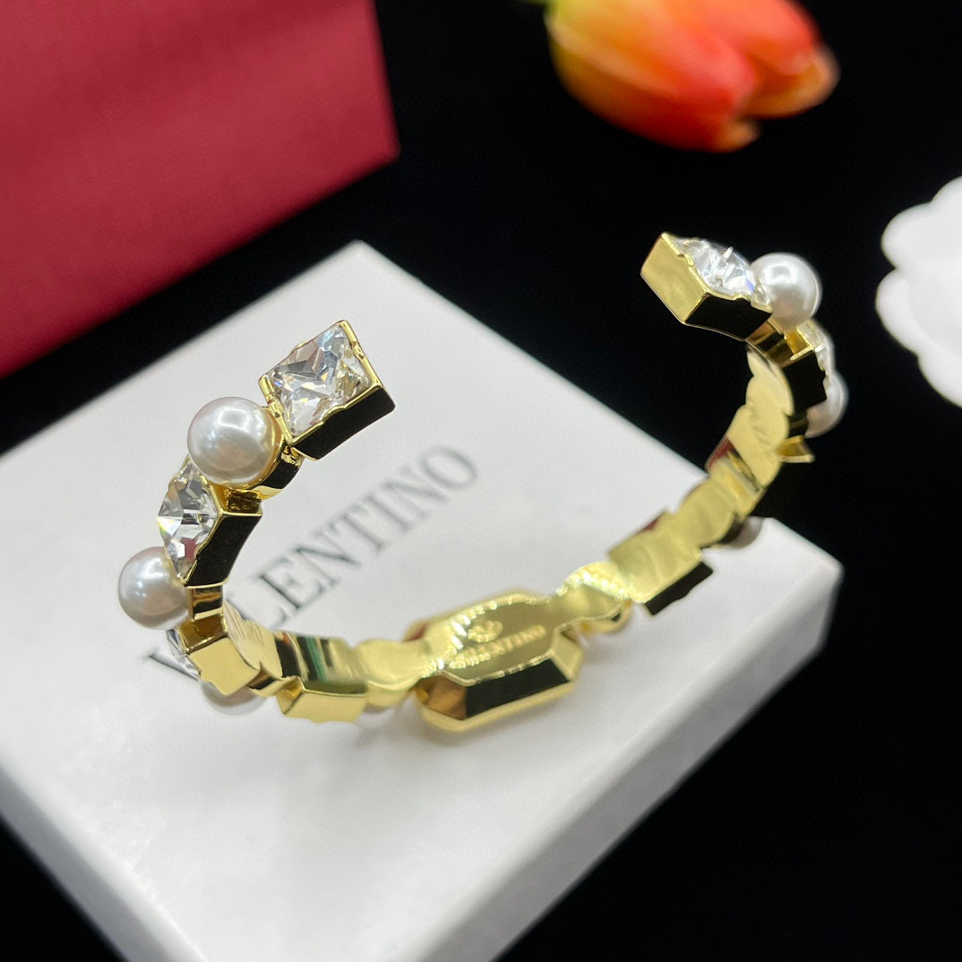 VTS015 Valentino Garavani Vlogo Crystal & Imitation Pearl Bangle Bracelet In Gold - ccjewelryacc