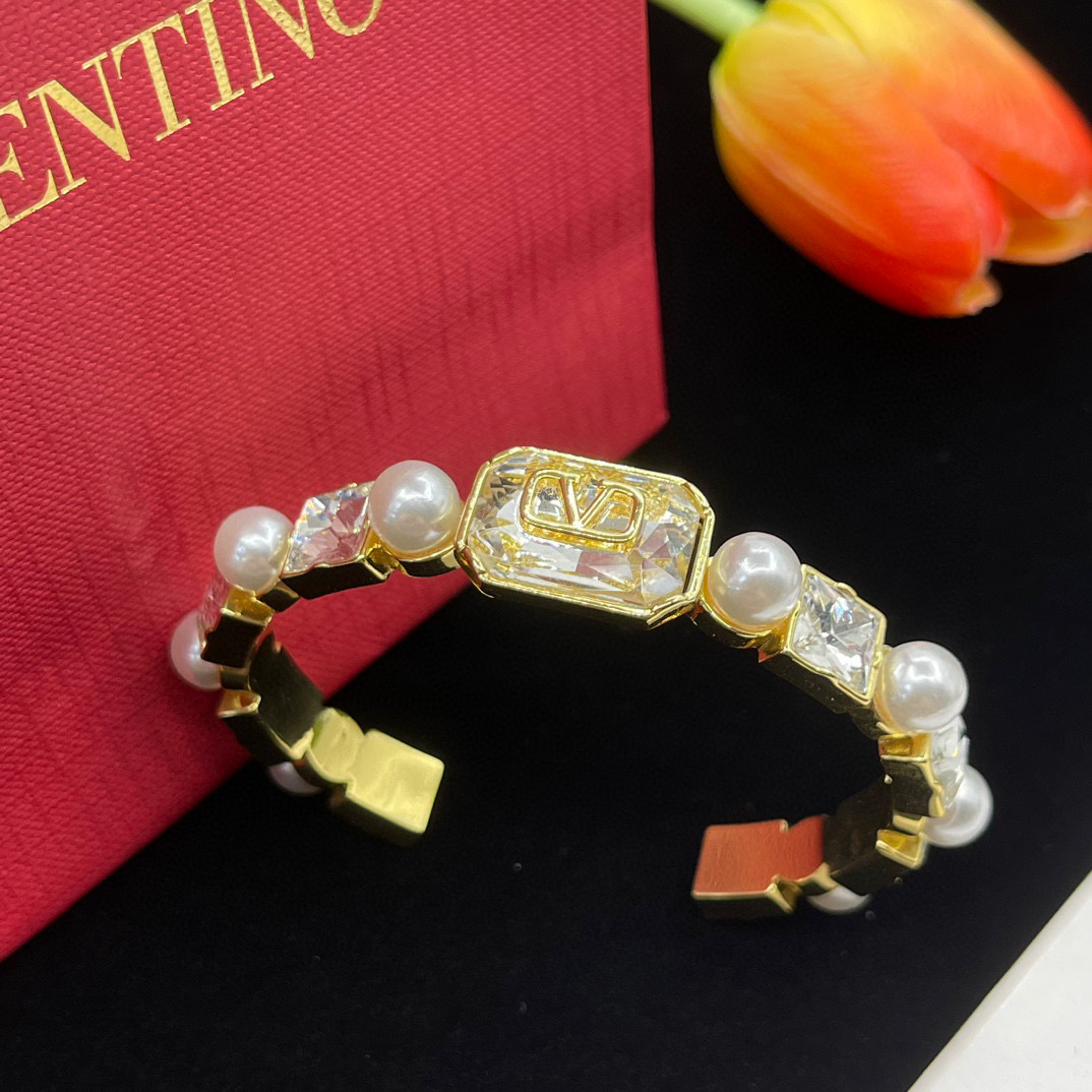 VTS015 Valentino Garavani Vlogo Crystal & Imitation Pearl Bangle Bracelet In Gold - ccjewelryacc