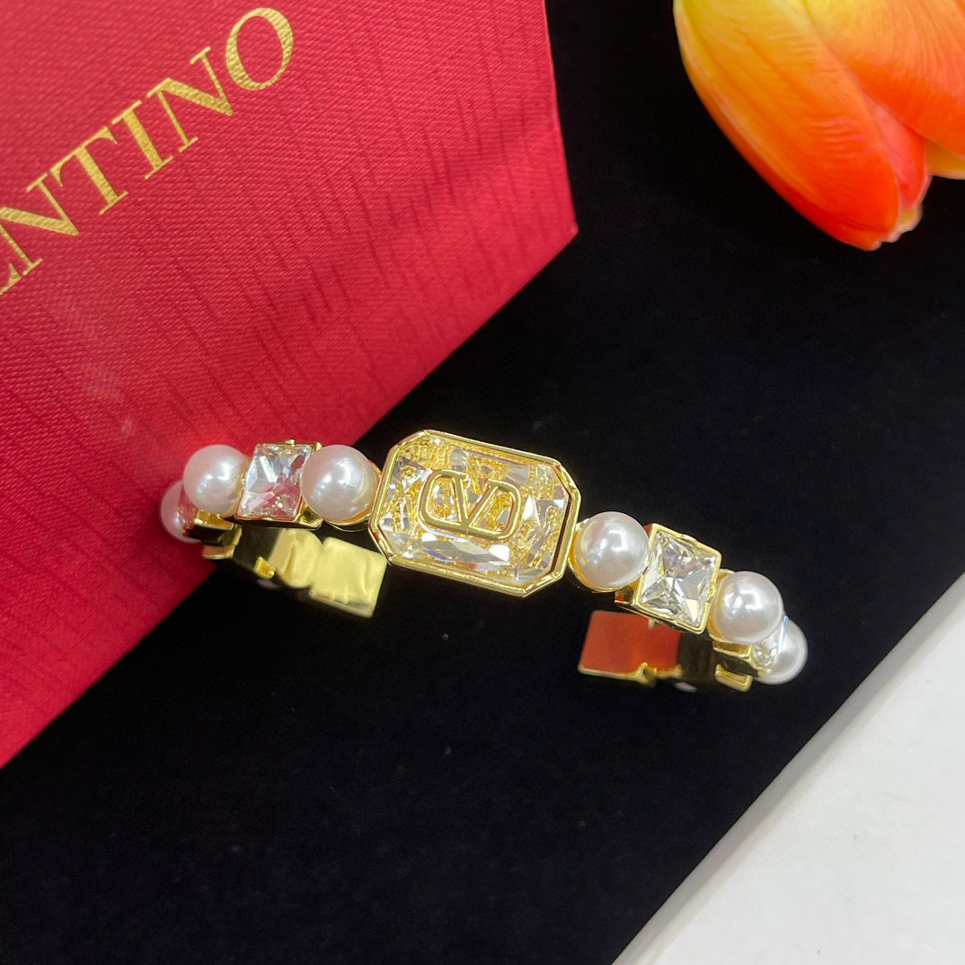 VTS015 Valentino Garavani Vlogo Crystal & Imitation Pearl Bangle Bracelet In Gold - ccjewelryacc