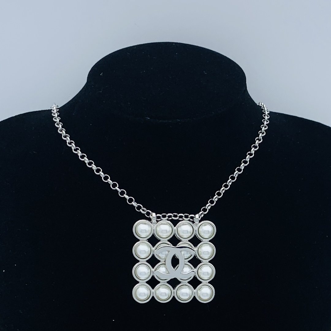 CCN376  CC Pendant Necklace - ccjewelryacc