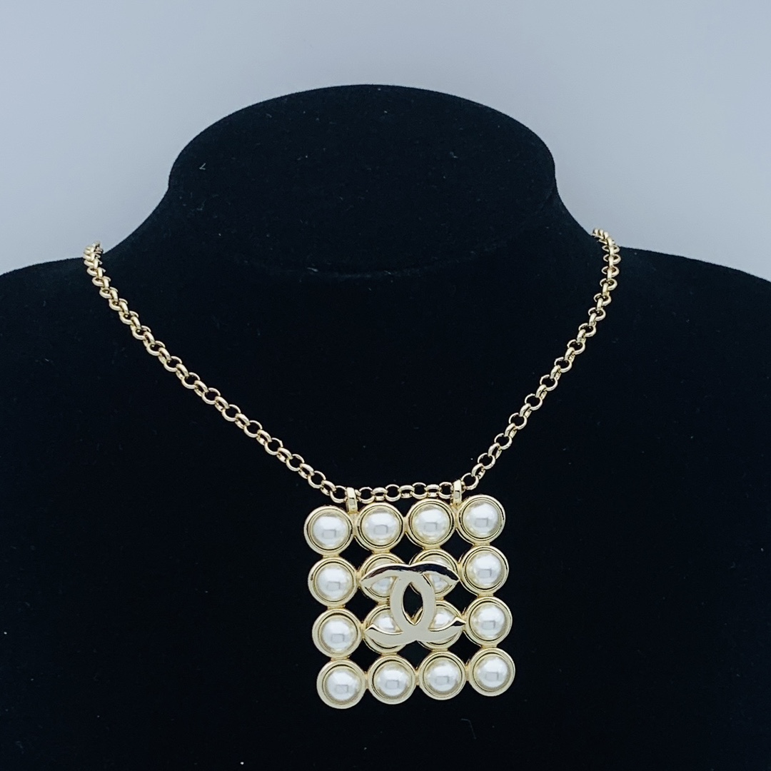 CCN376  CC Pendant Necklace - ccjewelryacc