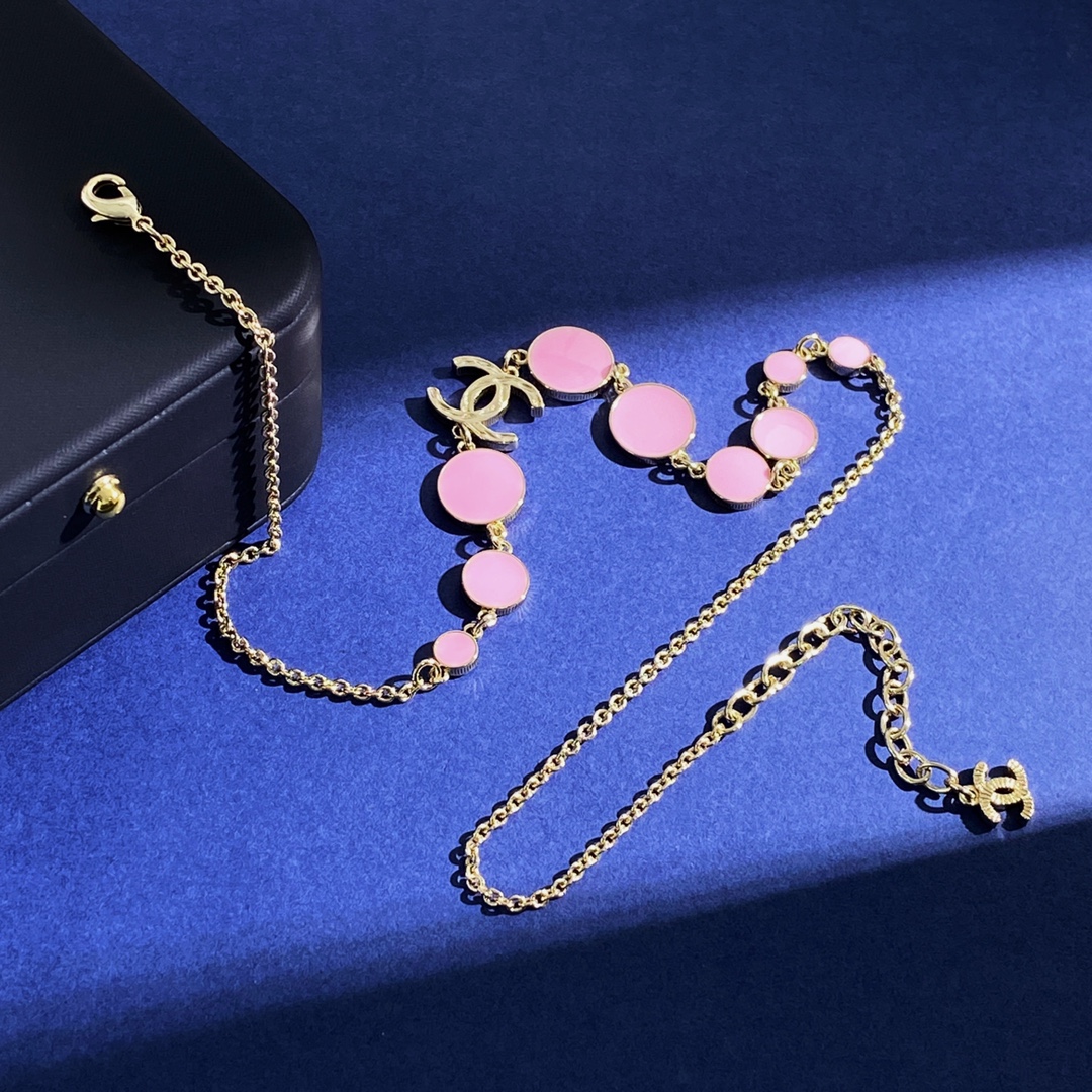 CCN404 Pink Enamel disc embossed double C necklace - ccjewelryacc