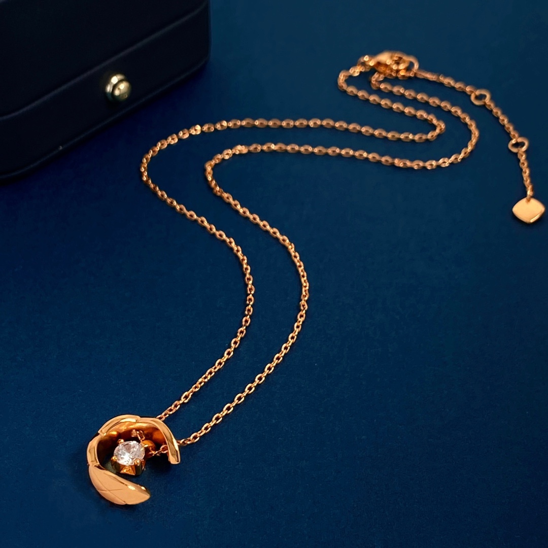 CCN258 Coco crush Quilted motif pendant Necklace - ccjewelryacc