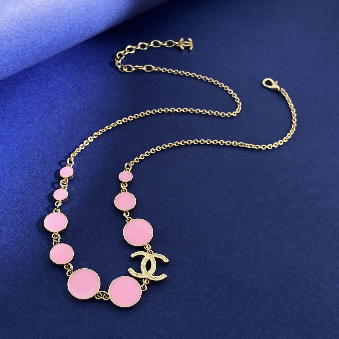 CCN404 Pink Enamel disc embossed double C necklace - ccjewelryacc
