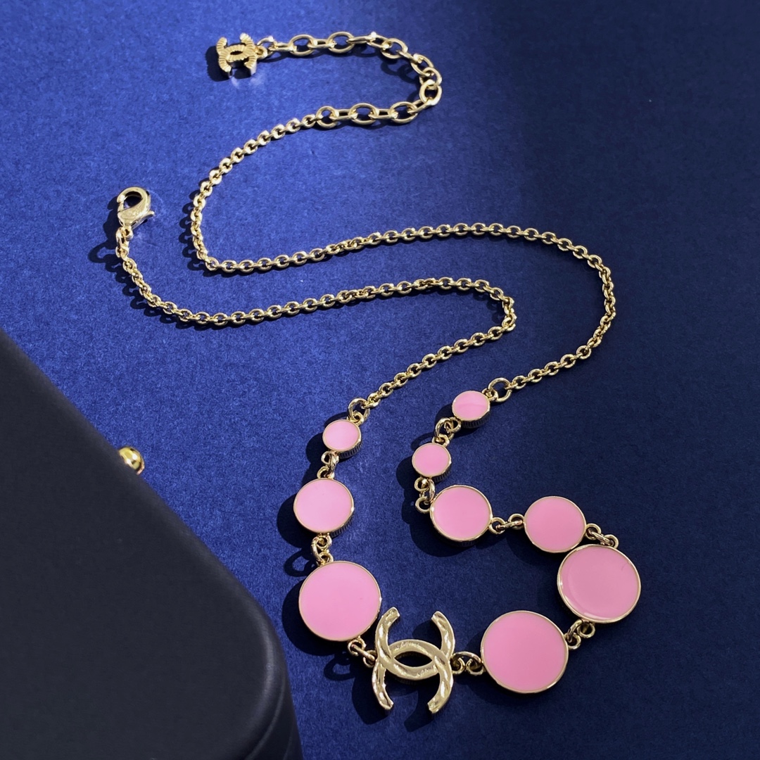 CCN404 Pink Enamel disc embossed double C necklace - ccjewelryacc