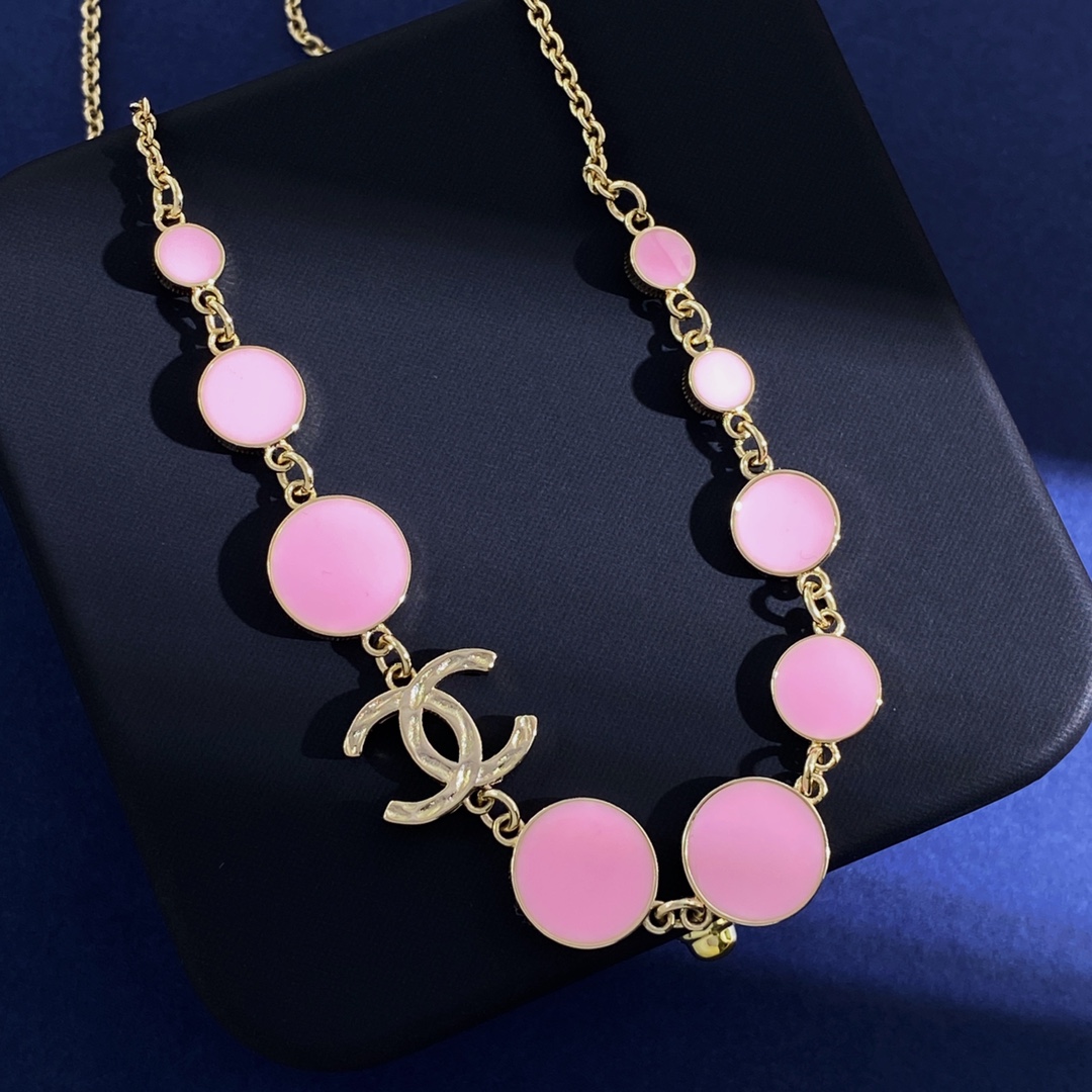 CCN404 Pink Enamel disc embossed double C necklace - ccjewelryacc