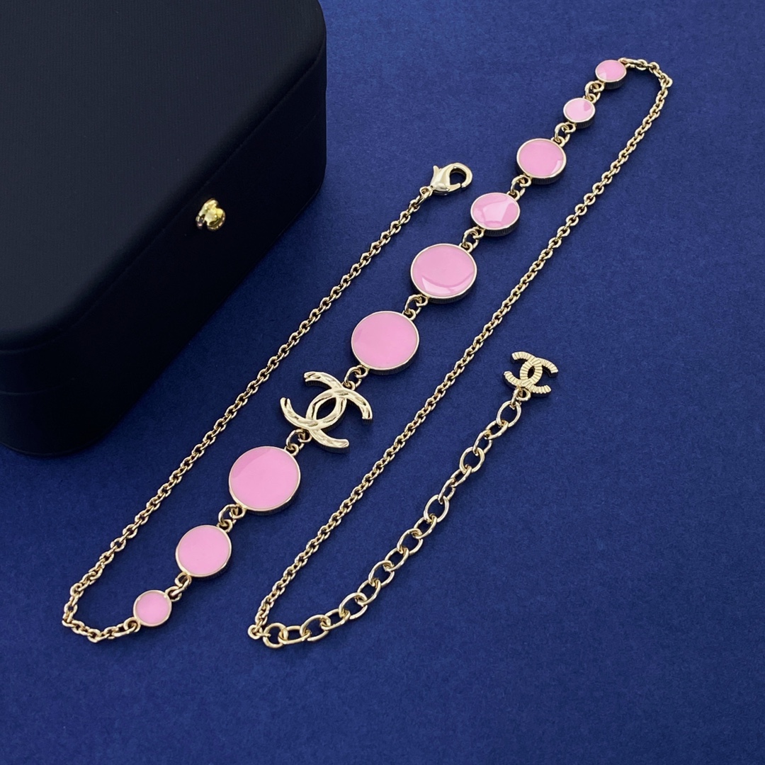 CCN404 Pink Enamel disc embossed double C necklace - ccjewelryacc