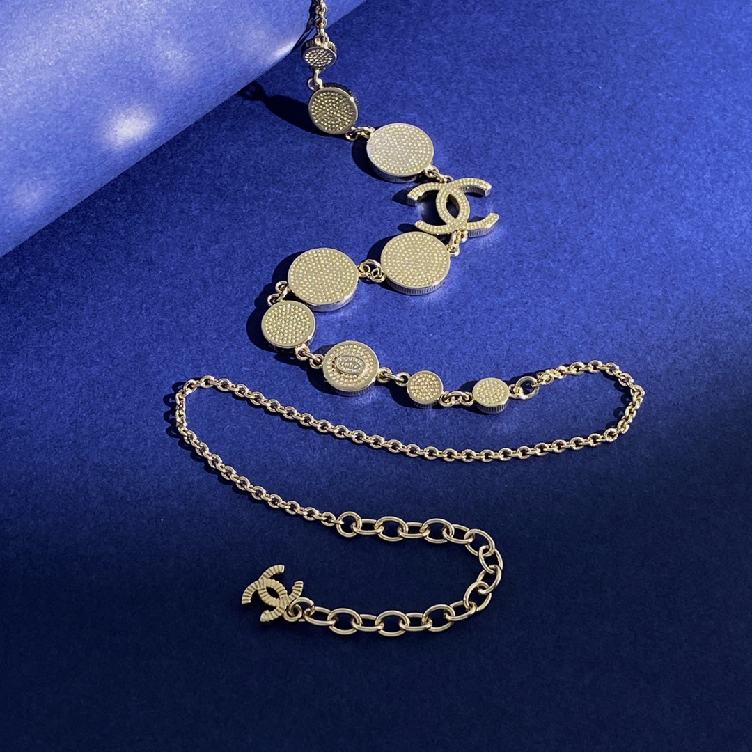 CCN404 Pink Enamel disc embossed double C necklace - ccjewelryacc