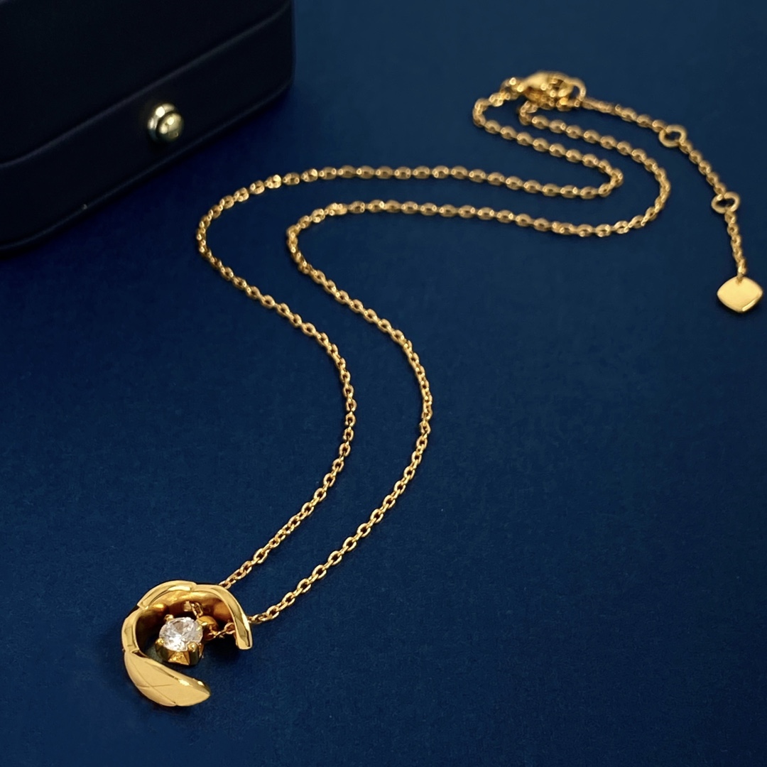 CCN258 Coco crush Quilted motif pendant Necklace - ccjewelryacc