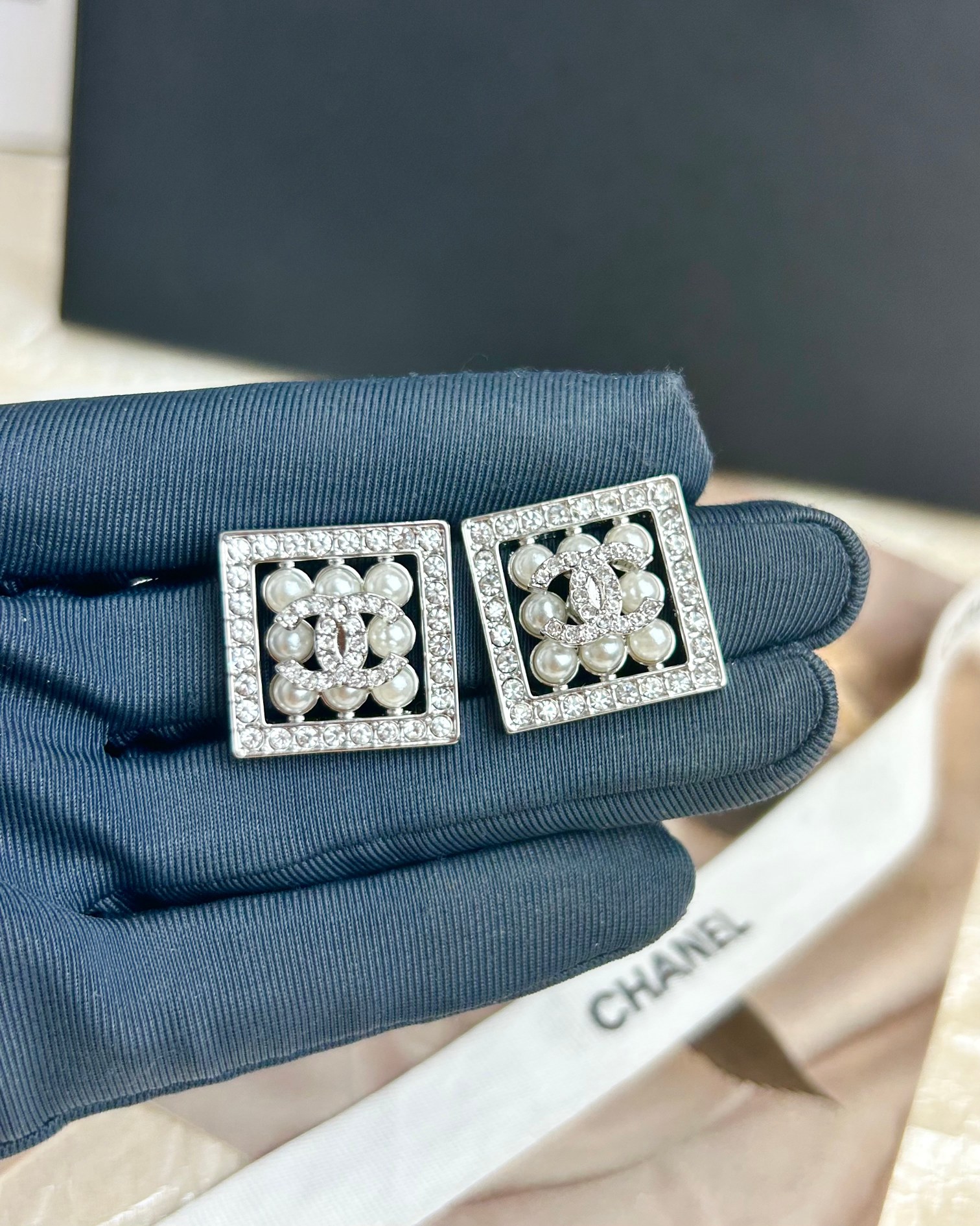 CCE698  Chanel 24 hollow square earrings - ccjewelryacc