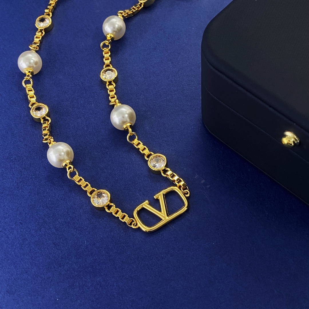 VTN028 Valentino Garavani VLogo Signature Pearl Choker Necklace - ccjewelryacc