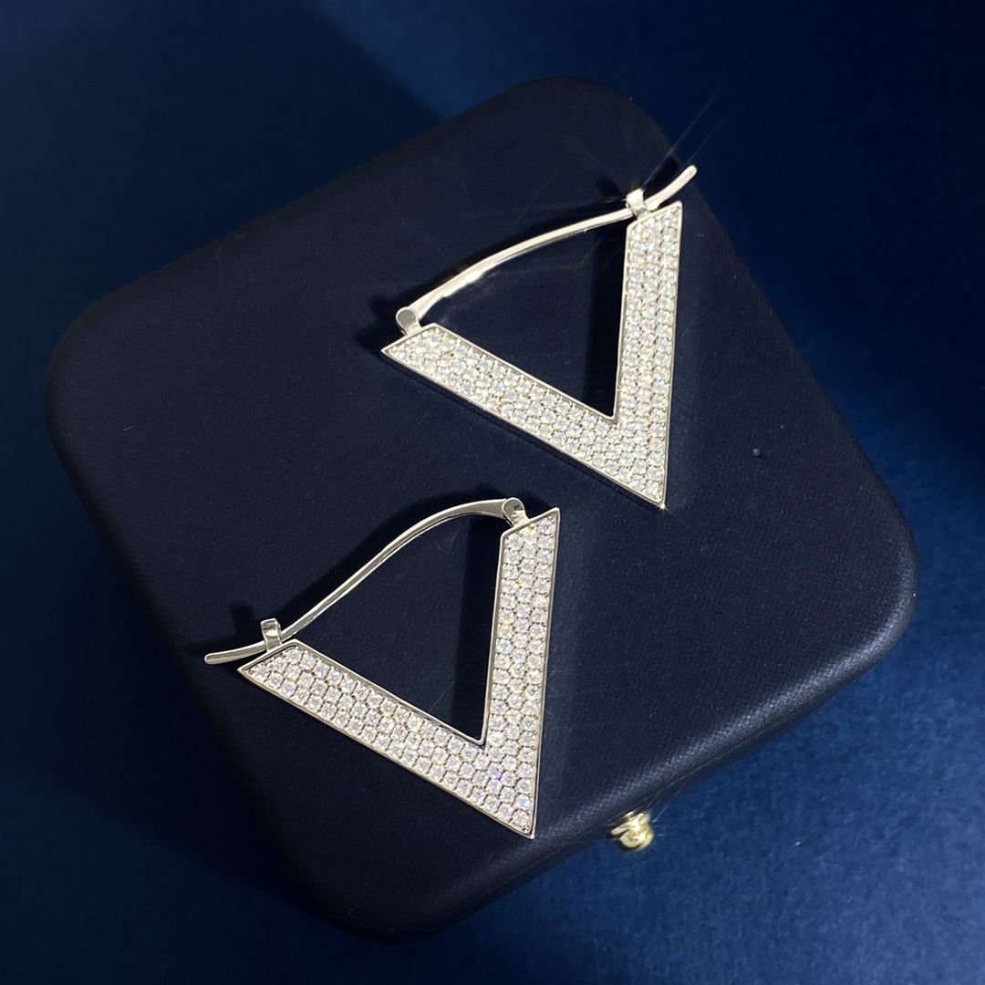 VTE029 V logo earrings in metal and crystal - ccjewelryacc