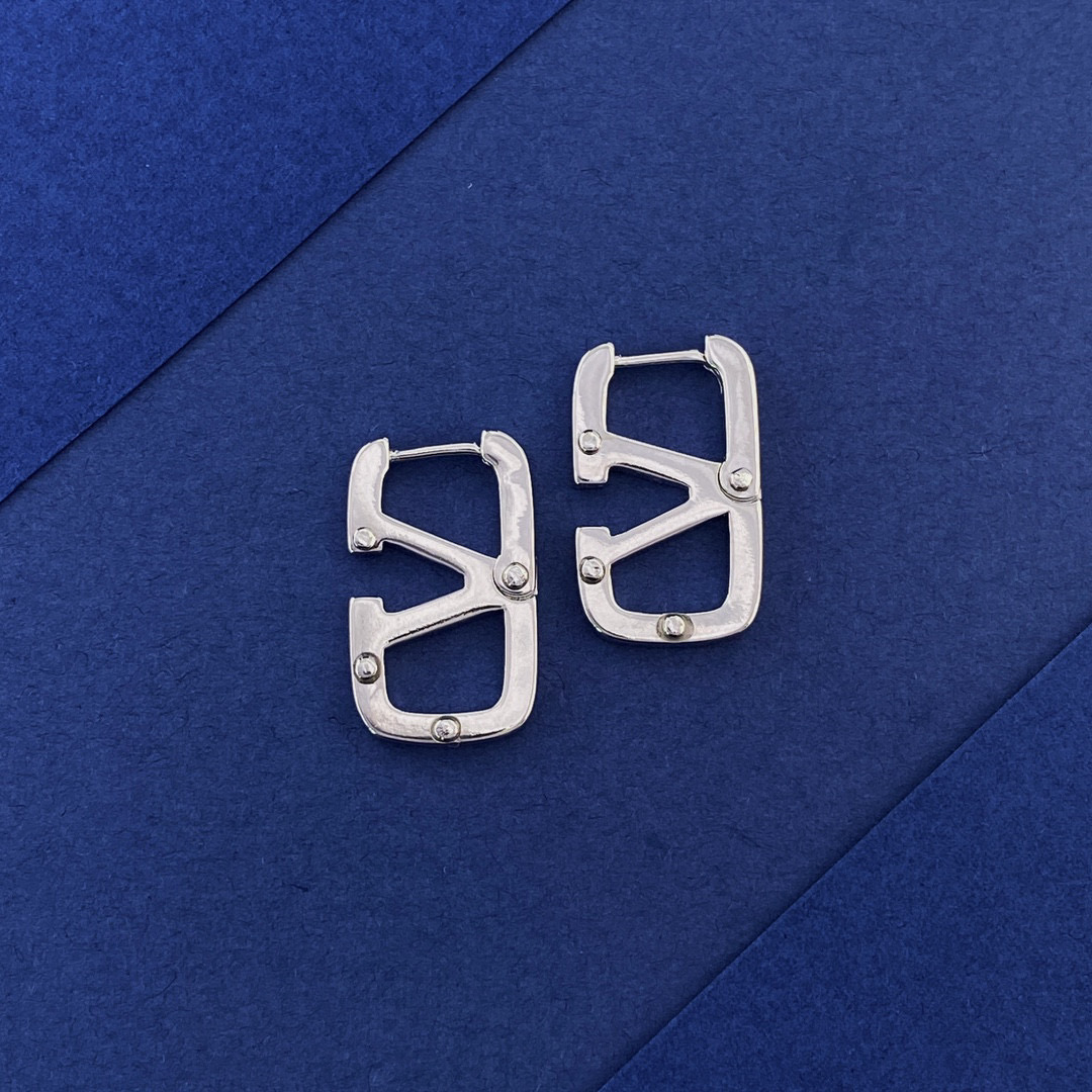VTE066 vlogo signature metal earrings - ccjewelryacc