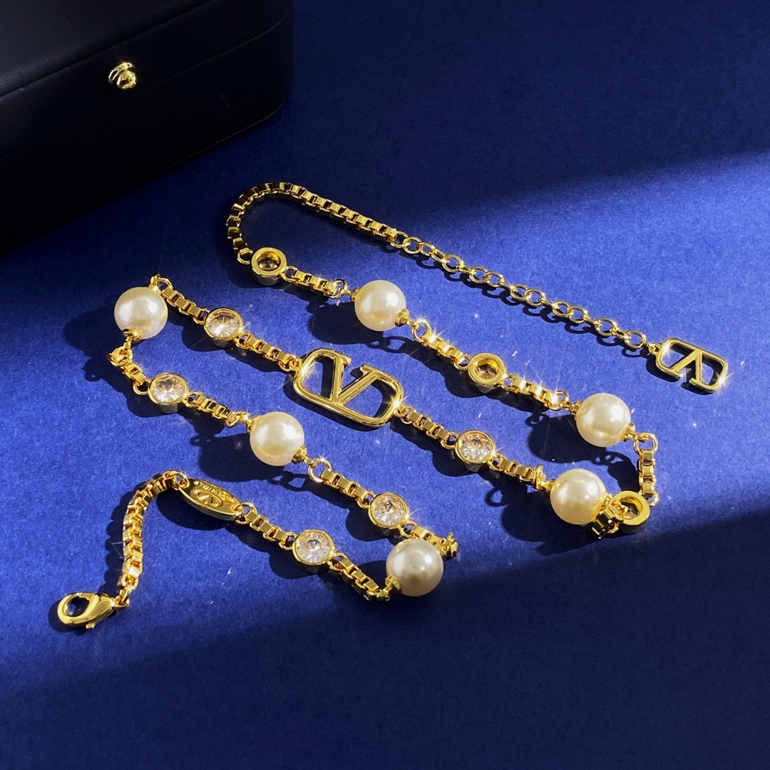 VTN028 Valentino Garavani VLogo Signature Pearl Choker Necklace - ccjewelryacc