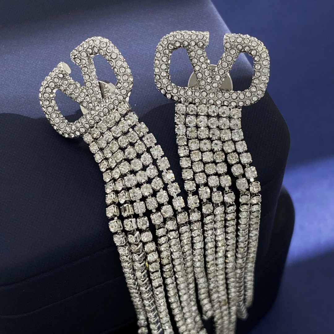 VTE041 V logo tassels Earrings in metal and crystal - ccjewelryacc