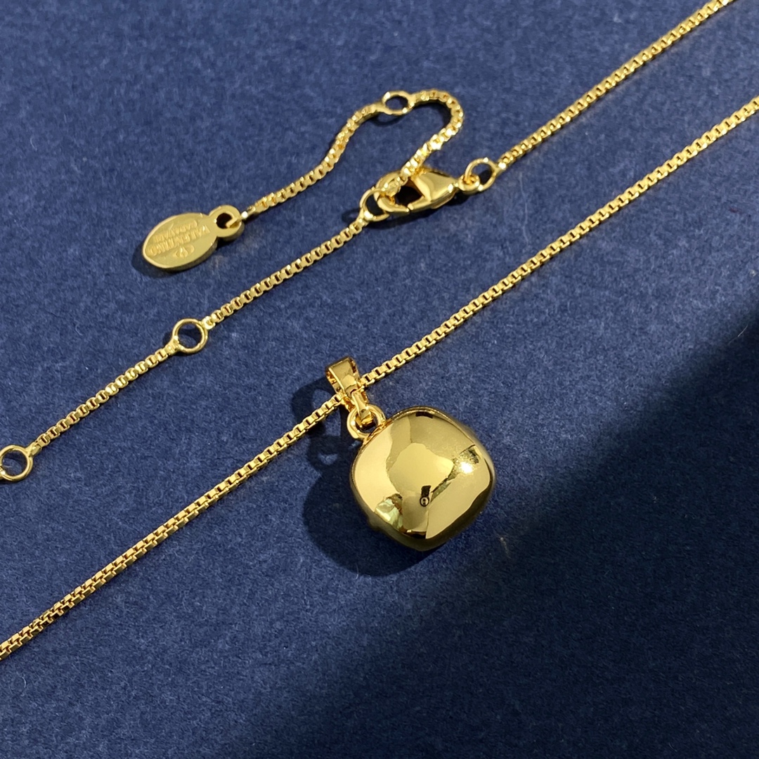 VTN026  V Logo zircon crystal pendant Necklace - ccjewelryacc