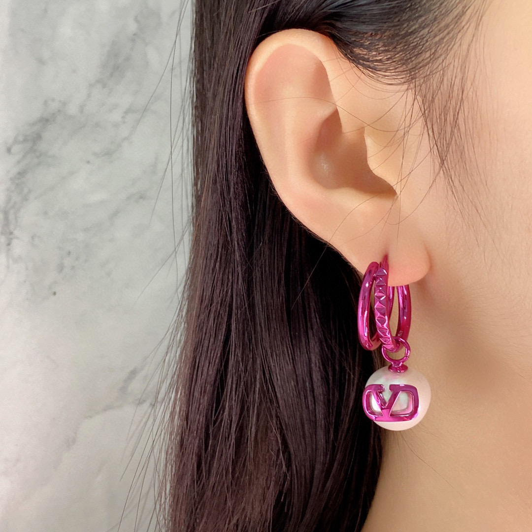 VTE111 V Logo pearl drop Earrings - ccjewelryacc