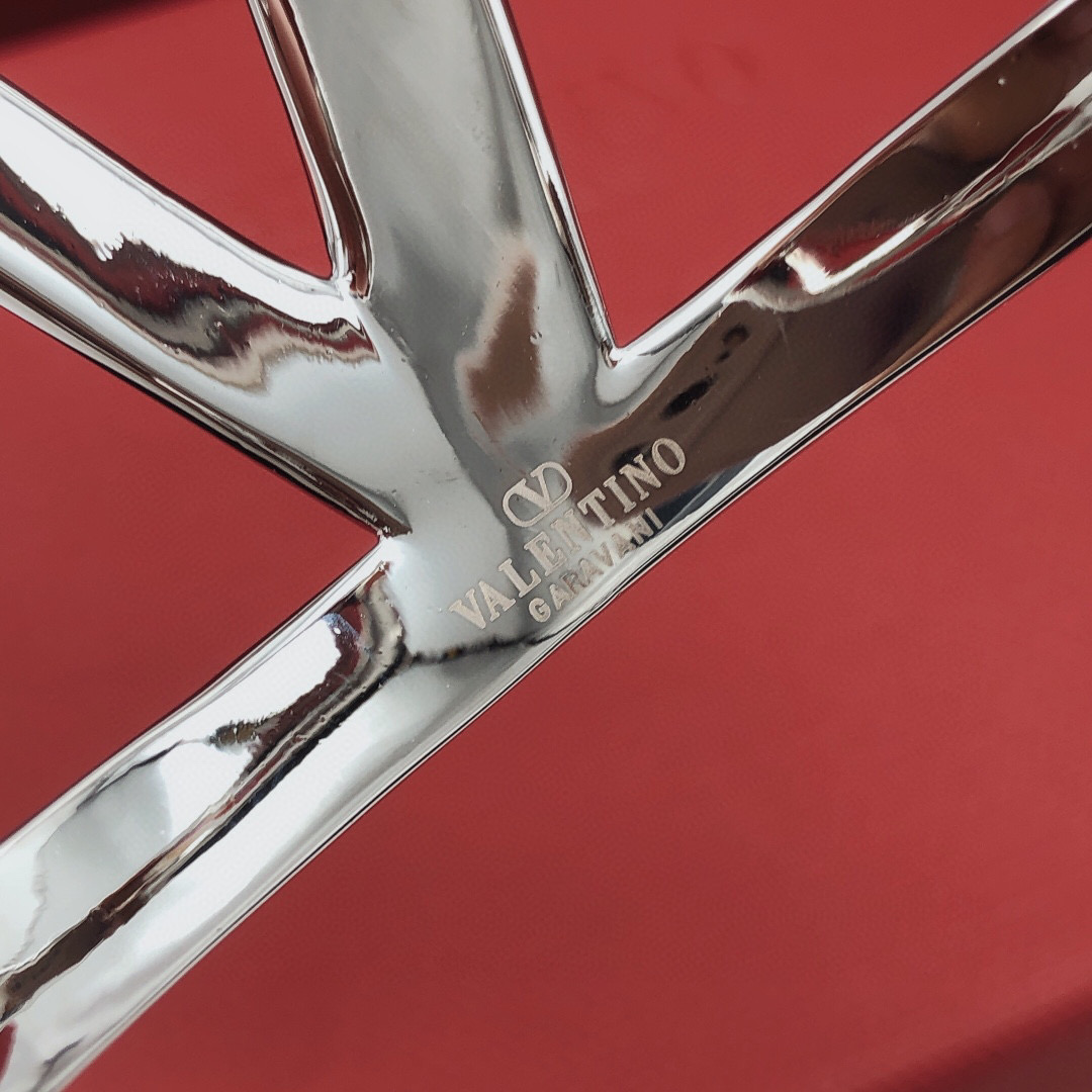 VTS018 Vlogo wide cuff bracelet - ccjewelryacc