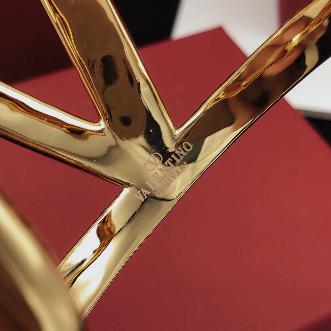 VTS018 Vlogo wide cuff bracelet - ccjewelryacc