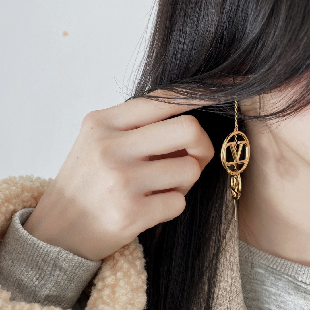 VTE074 vlogo signature metal tassels earrings - ccjewelryacc