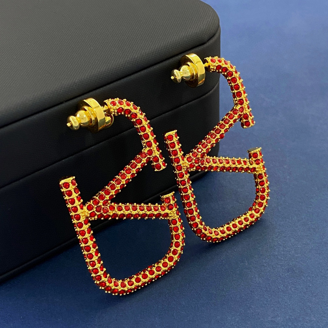 VTE118 Red crystal vlogo signature earrings in metal - ccjewelryacc