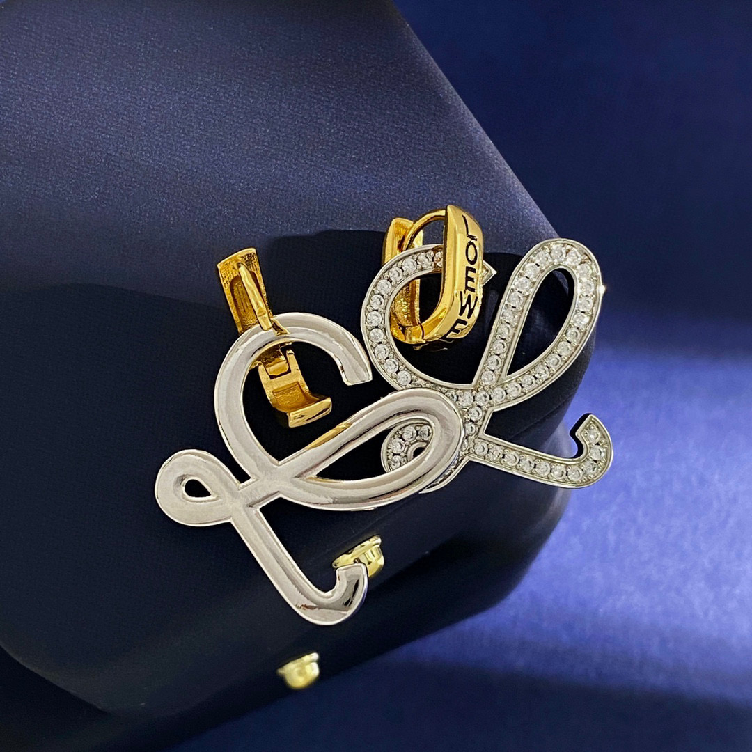 LWE042 Loewi Anagram drop earring in metal and crystal - ccjewelryacc