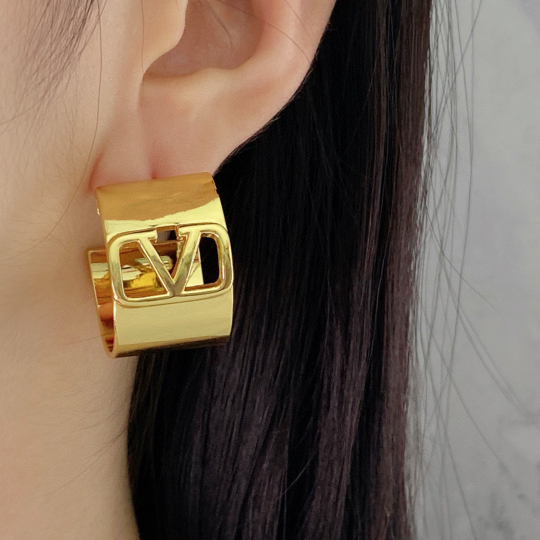 VTE091 V Logo hoop Earrings - ccjewelryacc