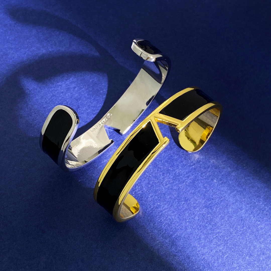 VTS008 v logo bangle bracelet - ccjewelryacc